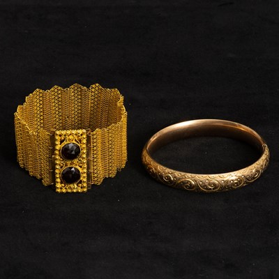 Lot 327 - Gilt-Metal and Garnet Mesh Chainlink Bracelet