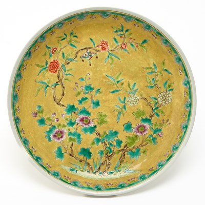 Lot 589 - A Chinese Enameled Porcelain Dish
