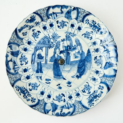 Lot 182 - A Chinese Blue and White Porcelain Dish
