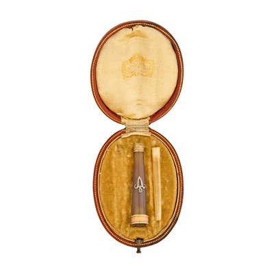 Lot 83 - Belle Époque Agate, Gold, Platinum, Enamel and Diamond Cigarette Holder