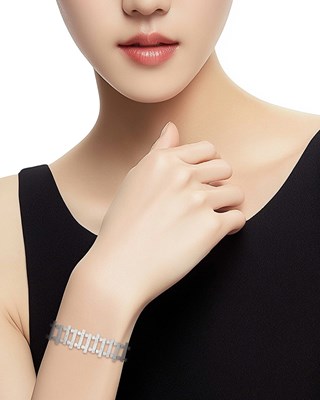 Lot 43 - White Gold and Diamond Bracelet