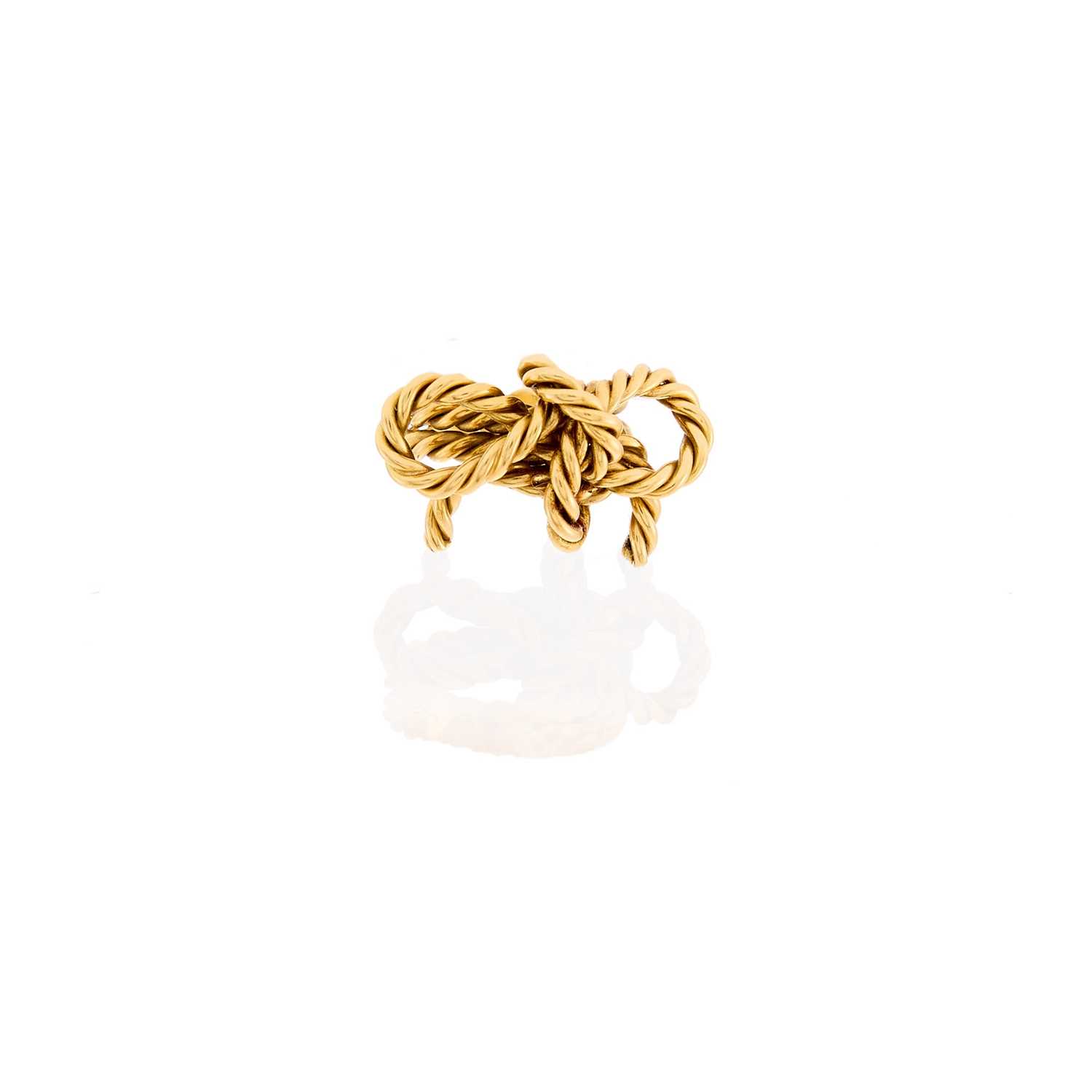 Lot 1027 - Gold Knot Ring