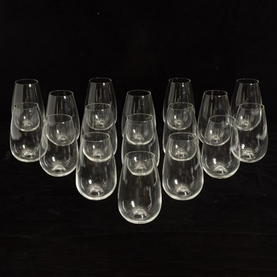 Lot 3 - Set of Sixteen Glass Tumblers