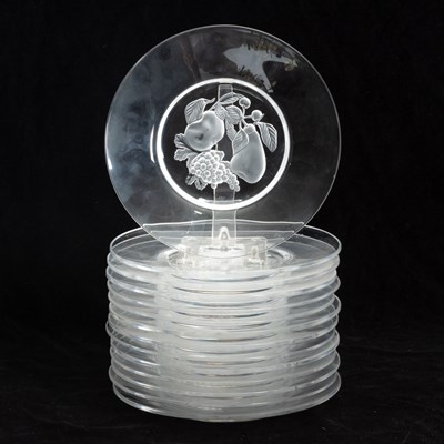 Lot 11 - Set of Fourteen Val Saint Lambert Glass Plates