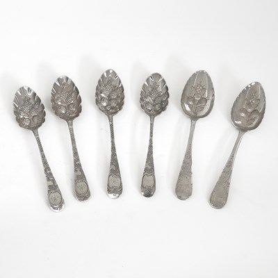 Lot 115 - Six Georgian Sterling Silver Berry Spoons