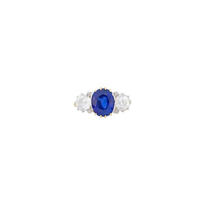 Lot 152 - Antique Gold, Platinum, Sapphire and Diamond Ring