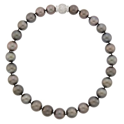 Lot 1116 - Tahitian Gray Cultured Pearl Pearl Necklace with White Gold and Diamond Ball Clasp