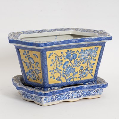 Lot 115 - Chinese Style Ceramic Jardiniere