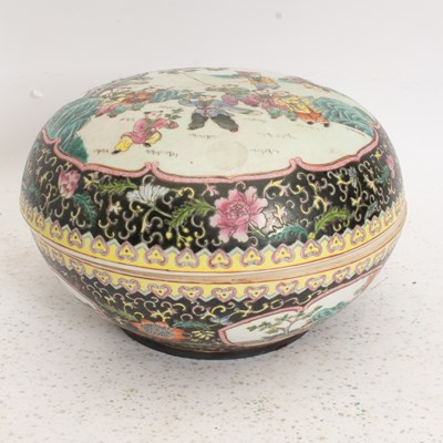 Lot 117 - Chinese Enameled Porcelain Lidded Box
