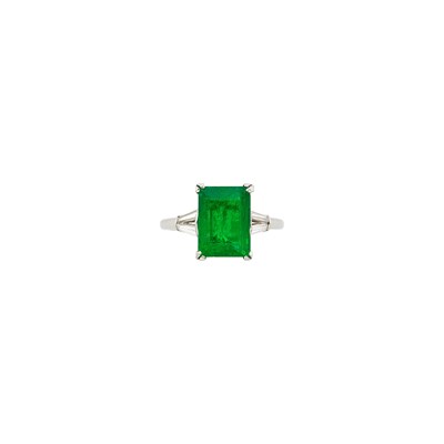 Lot 46 - Platinum, Emerald and Diamond Ring