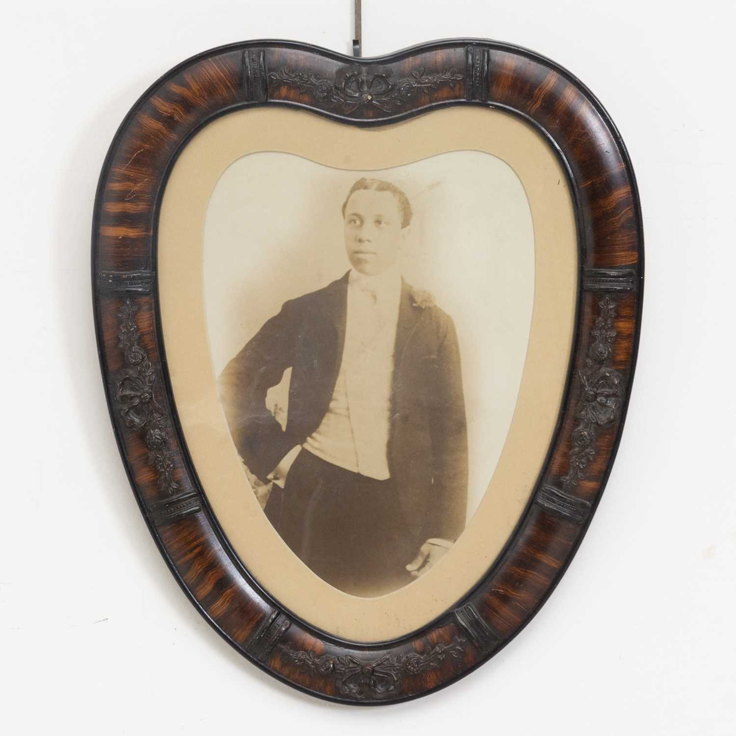 Lot 167 - Carved Wood Heart Shaped Frame
