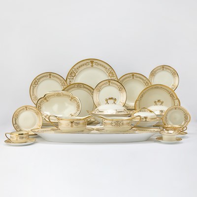 Lot 3057 - Ambrosius Lamm Dresden Gold Laced Porcelain Dinner Service