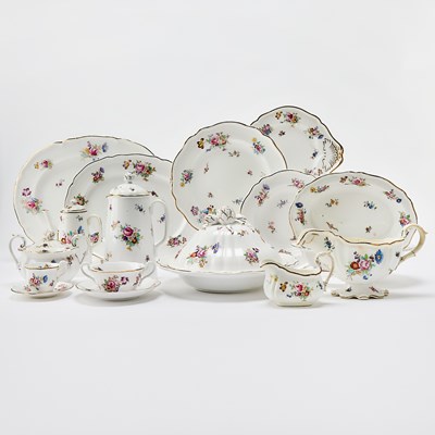 Lot 173 - Extensive Spode Porcelain "Dresden Rose" Dinner Service