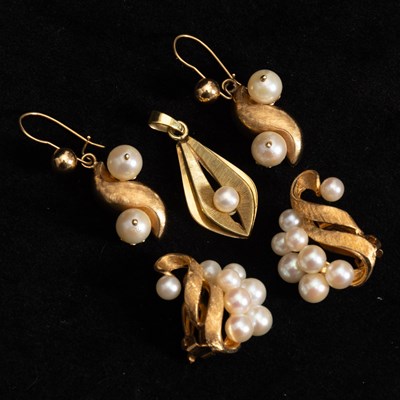 Lot 287 - Two Pairs of Gold, Cultured Pearls Earrings