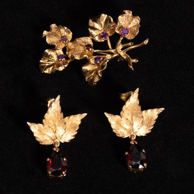 Lot 286 - Gold and Amethyst Leaf Brooch and Pair of Garnet Earrings
