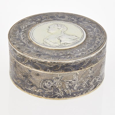 Lot 84 - Russian Silver-Gilt and Niello Presentation Snuff Box