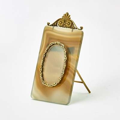 Lot 231 - Continental Gold and Gilt-Metal Mounted Agate Photograph Frame