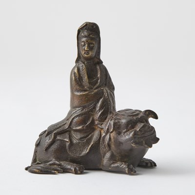 Lot 469 - A Chinese Bronze Figure of Guanyin