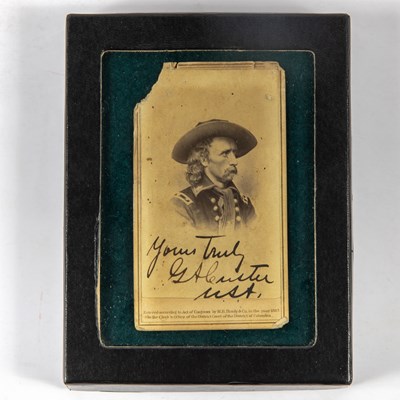 Lot 304 - Signed General Custer carte de visite