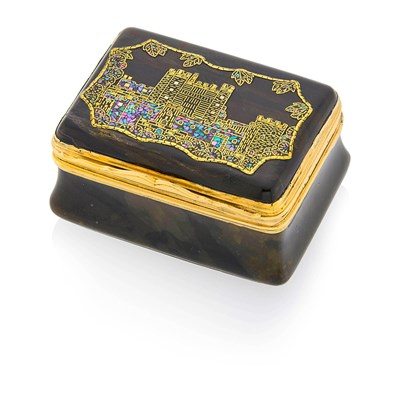 Lot 33 - Antique Gold, Agate and Abalone Shell Snuff Box