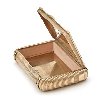 Lot 525 - Continental 14 KT Gold Snuff Box