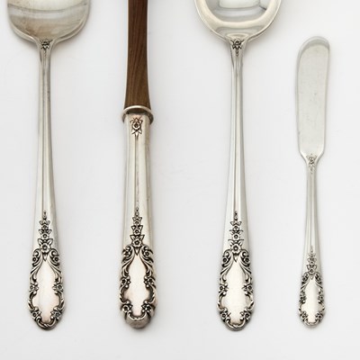 Lot 186 - Rogers Sterling Silver "Bridal Veil" Pattern Flatware Service
