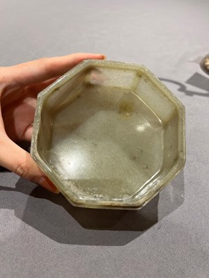Lot 395 - A Mughal Indian Jade Octagonal Pandan Box and Cover