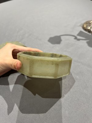 Lot 395 - A Mughal Indian Jade Octagonal Pandan Box and Cover