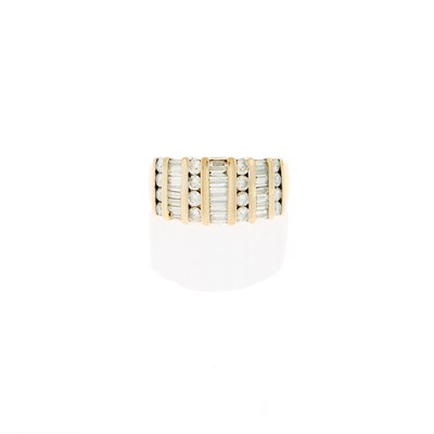 Lot 1101 - Gold and Diamond Ring