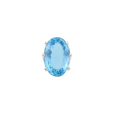 Lot 52 - Platinum and Aquamarine Ring