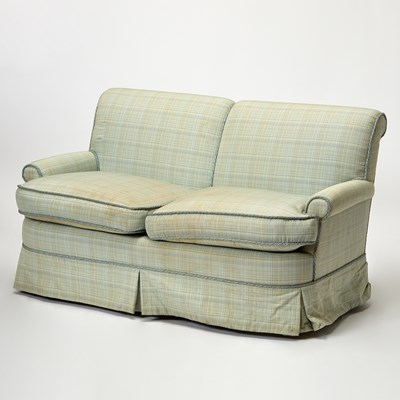 Lot 646 - Upholstered Love Seat