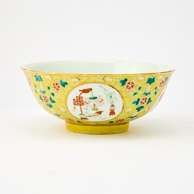 Lot 206 - A Chinese Enameled Porcelain Bowl