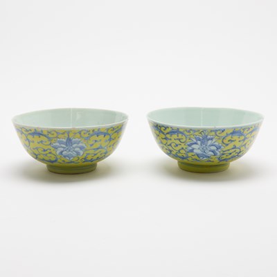 Lot 562 - A Pair of Chinese Blue and White and Lemon Yellow Glazed Porcelain Bowls