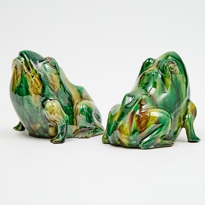 Lot 568 - A Pair of Chinese Sancai Glazed Porcelain Toads