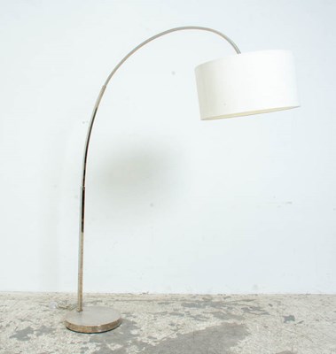 Lot 376 - Mid Century Modern Style Arched Chrome Floor Lamp