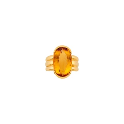 Lot 1013 - Gold and Topaz Ring