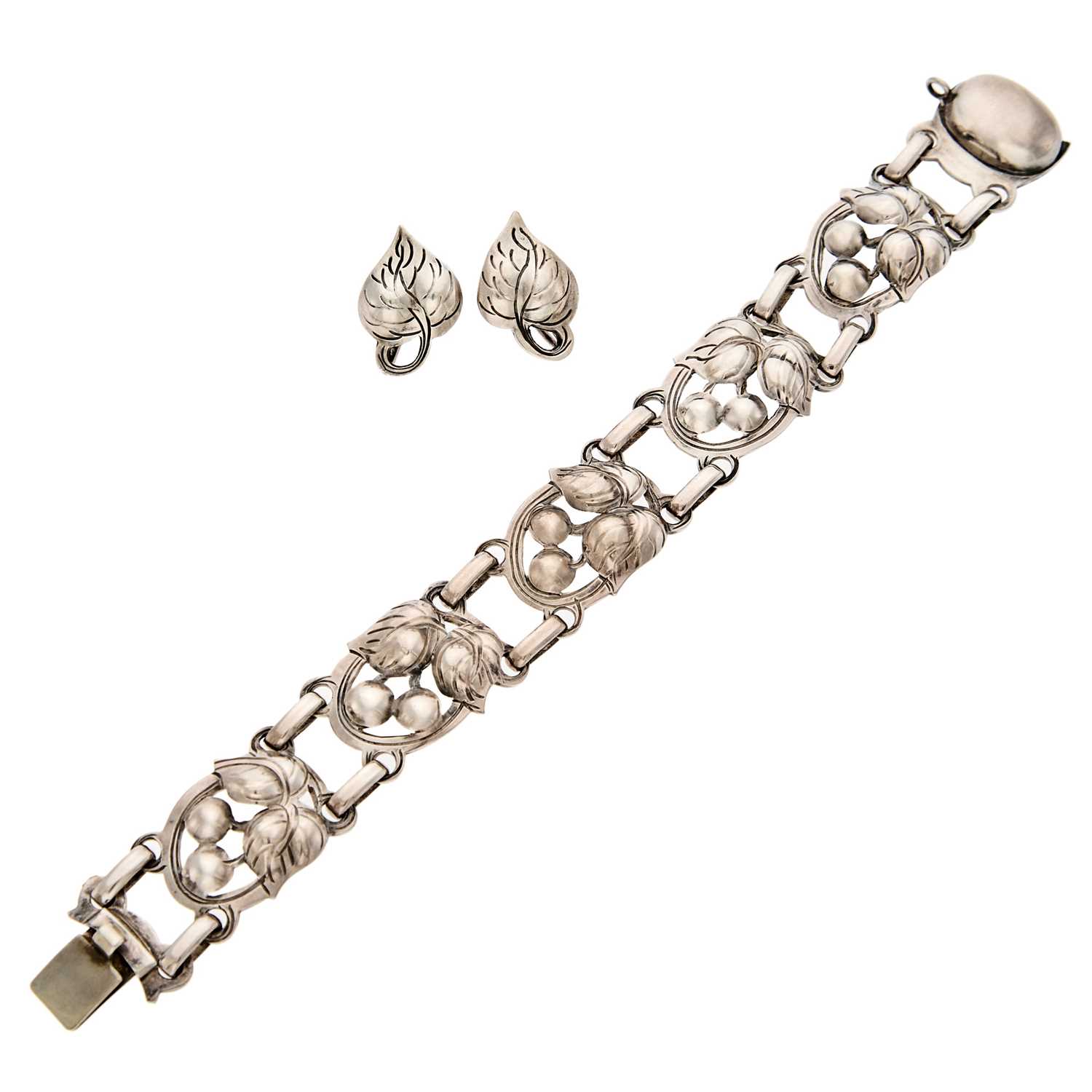 Lot 2286 - Kalo Sterling Silver Bracelet and Pair of Earclips