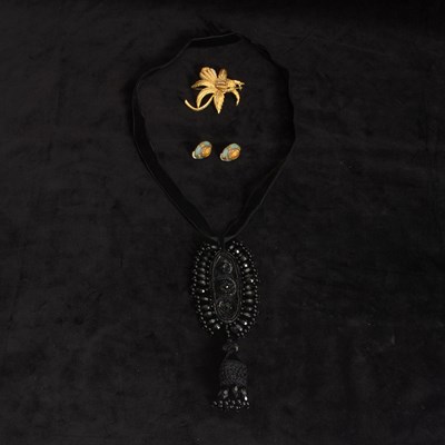 Lot 218 - Group of Costume Jewelry