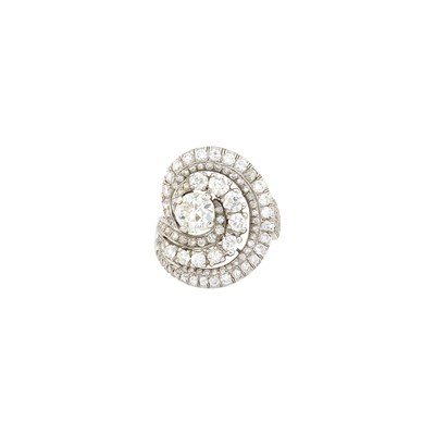 Lot 50 - Beattie & Sons Platinum and Diamond Swirl Ring