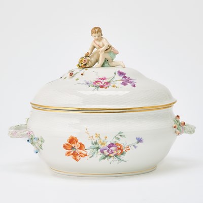 Lot 339 - KPM Porcelain Soup Tureen