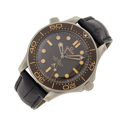 Lot 115 - "007" logo designer Joe Caroff's James Bond Omega Titanium 'Seamaster Diver 300M' Wristwatch
