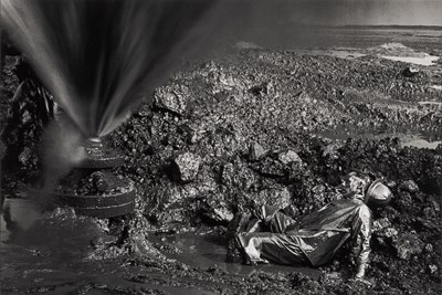 Lot Sebastiao Salgado, Fallen Worker, Kuwait Oil Fields, 1991
