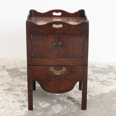 Lot 32 - Georgian Style Mahogany Bedside Cabinet