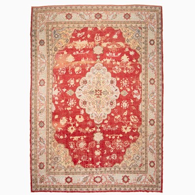 Lot 433 - Oushak Carpet