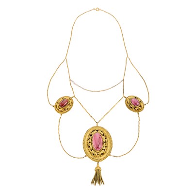Lot 1037 - Gold and Cabochon Garnet Swag Necklace