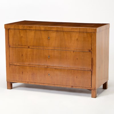 Lot 163 - Biedermeier Walnut Commode