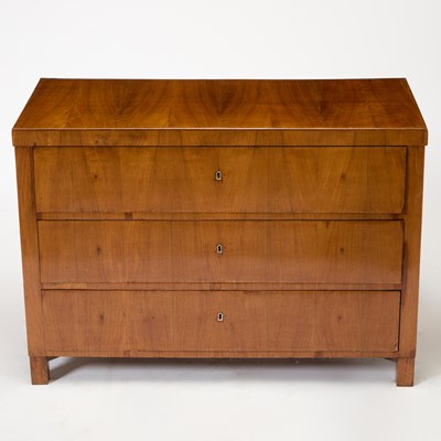 Lot 163 - Biedermeier Walnut Commode