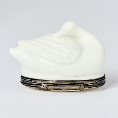 Lot 358 - Mennecy Silver Mounted Snuff Box