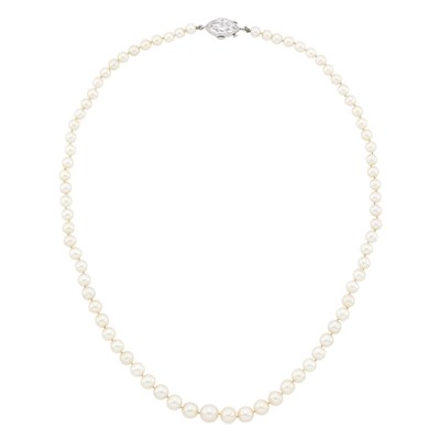 Lot 284 - Natural Pearl Necklace with Platinum and Diamond Clasp