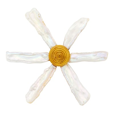 Lot 2072 - Christopher Walling Oversized Gold and Freshwater Pearl Flower Brooch
